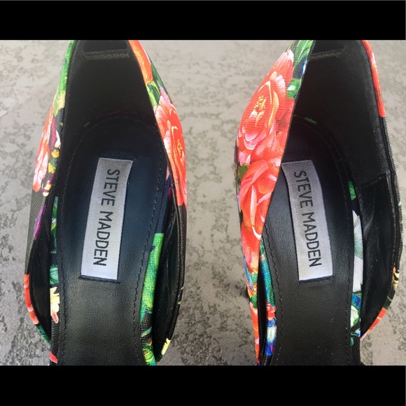 Floral heels - Picture 3 of 7